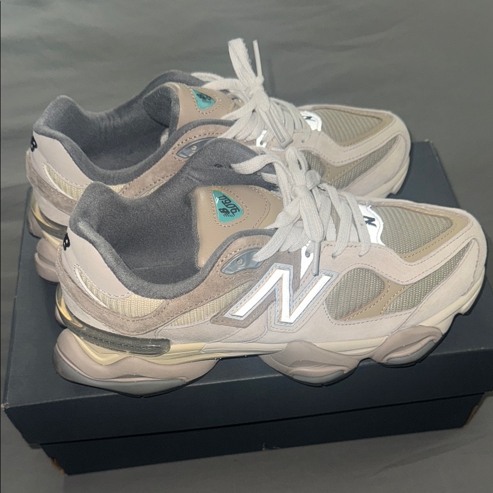 New Balance Gray and White Sneakers Retro-Inspired Design
